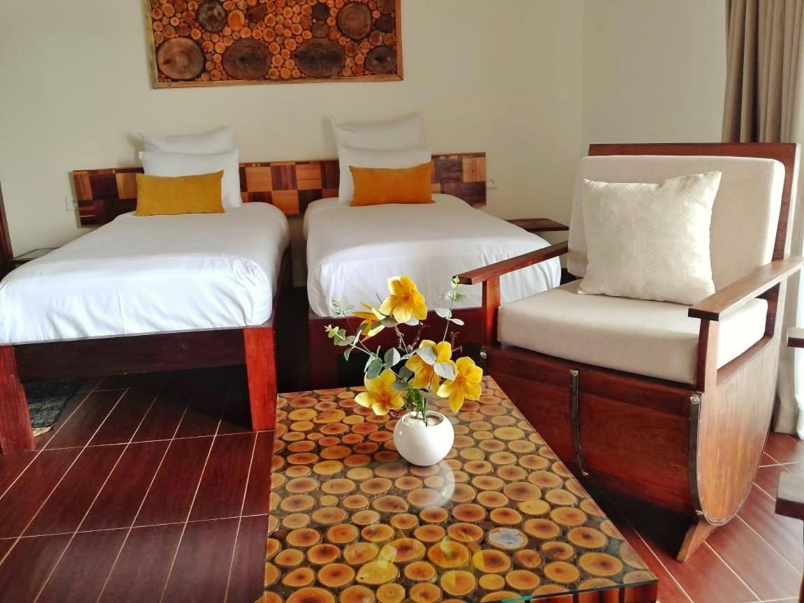 Bira Hotel Antsirabe Exterior foto