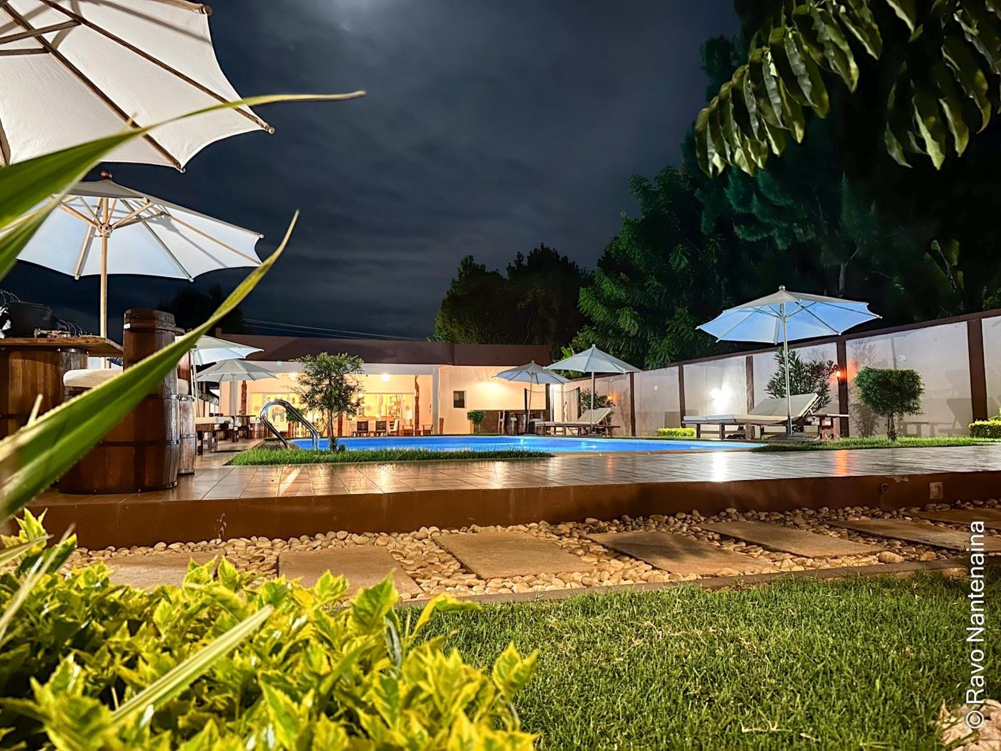 Bira Hotel Antsirabe Exterior foto