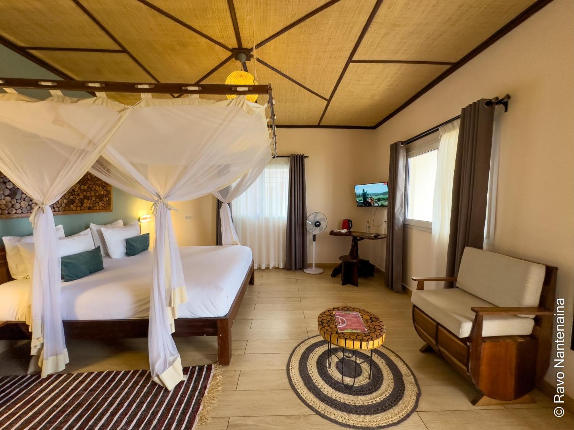 Bira Hotel Antsirabe Exterior foto